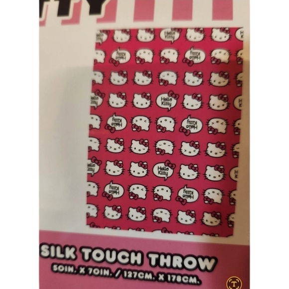 HELLO KITTY NWT SILK TOUCH THROW BLANKET - Picture 3 of 3